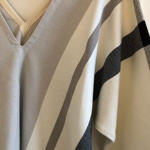 Hatch Tops - Hatch knit V neck top Hatch Tops - Hatch knit V neck top